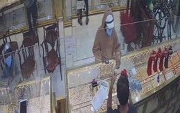 Camera ghi cảnh nam thanh niên cướp tiệm vàng ở Đồng Tháp