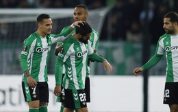 Cựu cầu thủ Man United khiến đồng đội chấn thương, khâu 7 mũi