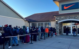 Nghịch lý Black Friday: Người Mỹ đổ xô đi mua sắm, doanh thu vẫn ế ẩm