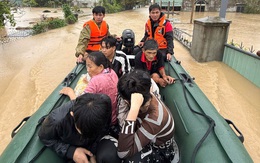 Nghĩa đồng bào - Kỳ 3: Lũ ngập nhà, người Huế vẫn đi cứu đồng bào