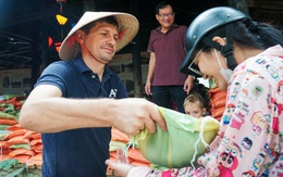 Phiên chợ quê 0 đồng cho người dân vùng lũ Nha Trang