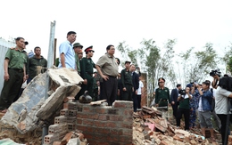 Thủ tướng yêu cầu mở 'chiến dịch Quang Trung' dựng lại nhà cửa cho dân vùng lũ