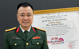 Tự Long khoe huy chương vàng cho vở diễn 'để đời'