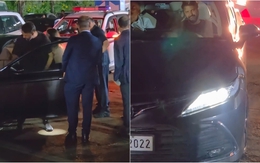 Tỉ phú bỏ Rolls-Royce đi Toyota Camry