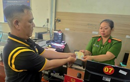 Cảnh sát giao thông TP.HCM đã đổi hơn 5.000 giấy phép lái xe giấy sang thẻ PET