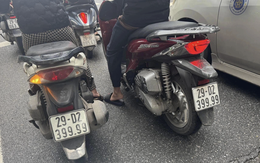Cảnh sát thông tin về 2 chiếc xe máy có biển số giống nhau cùng xuất hiện trên đường
