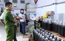 Pha hóa chất làm nước mắm giả, bột giặt giả thương hiệu nổi tiếng