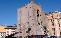 Nga nói tháp cổ sập do 'phung phí cho Ukraine', Ý lập tức phản ứng