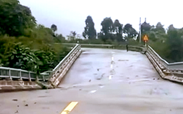 Cầu Cạn trên tuyến đường Hồ Chí Minh qua Huế hư hỏng nặng sau mưa lũ