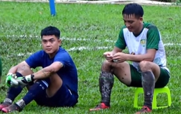 Trọng tài 'bẻ còi', cầu thủ đình công 10 phút ở Giải hạng ba