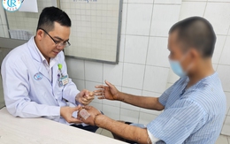 12 giờ căng thẳng nối 2 bàn tay bị chém gần đứt lìa