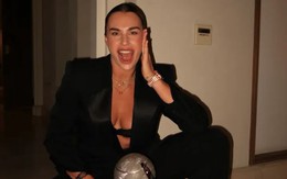 Sabalenka rạng rỡ ăn mừng kết thúc năm 2025 với ngôi số 1 thế giới