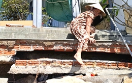 Sóng nước kinh hoàng ập đến trong đêm, làng biển Quảng Ngãi tan hoang