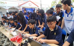 Chuyến xe công nghệ lăn bánh tại Cần Thơ: Học sinh hào hứng hóa thân nhà sáng tạo số