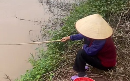 Cụ bà tiết lộ bí quyết khi đi câu cá ở mương