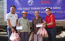 Báo Tuổi Trẻ cùng Hội Golf TP Đà Nẵng tặng quà cứu trợ cho bà con vùng lũ