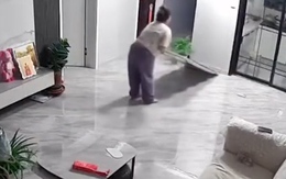Nữ gia chủ phản xạ xuất thần khi con mèo đạp đổ gương