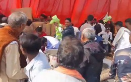 Đám cưới nháo nhào vì tranh nhau... mấy bịch snack