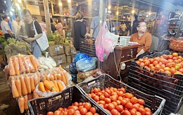 Giá rau củ hạ nhiệt nhưng vẫn cao