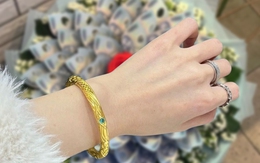 Trộm vàng của bạn gái để mua quà tặng kỷ niệm một năm yêu nhau