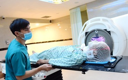 Việt Nam chưa có máy xạ trị proton, nhiều bệnh nhân phải  sang Singapore điều trị