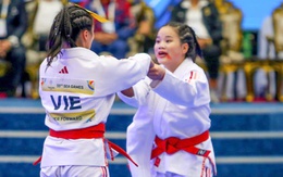 Màn hóa thân cương thi giúp Việt Nam giành huy chương đầu tiên ở SEA Games 33