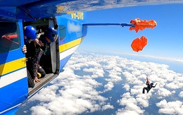 Sự cố hy hữu khiến người nhảy dù bị treo lơ lửng ở độ cao 4.600m