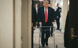 Thực hư ảnh ông Trump dùng khung tập đi hỗ trợ di chuyển?