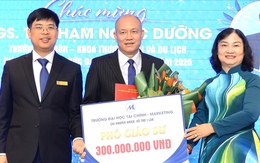 Nhiều trường đại học thưởng hàng trăm triệu đồng cho tân giáo sư, phó giáo sư