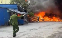 Cháy lớn tại công ty giày da ở Hải Phòng, lửa khói bốc cuồn cuộn