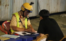 Bảo vệ quán bi da uống nửa lon bia, chạy xe máy đi mua mồi bị cảnh sát giao thông Hàng Xanh xử lý