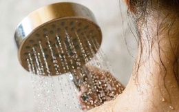 Tắm đêm muộn nguy cơ ảnh hưởng đến tim mạch và thần kinh, làm sao tránh rủi ro?