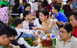 Đêm cuối Ngày của Phở chật kín khách, bao người tiếc sự kiện 'ngắn quá'