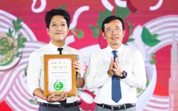 Khép lại Ngày của Phở 2025, nghệ sĩ Trường Giang ủng hộ 200 triệu đồng cho Phở yêu thương