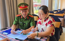 Công an phường Thủ Đức 'đến từng khu trọ, gõ từng khách sạn' tuyên truyền đăng ký cư trú