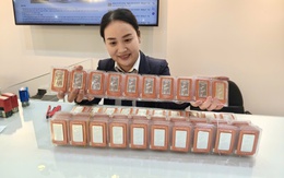 Giá bạc gây bất ngờ, một tháng tăng gần 25%