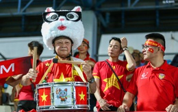 CĐV vượt đường xa tiếp lửa tuyển nữ Việt Nam giành HCV SEA Games 33