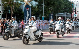 Honda mang dàn xe khủng đến phố đi bộ Lê Lợi: Đủ loại ô tô, xe máy, có cả tủ đổi pin