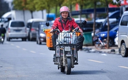 'Chủ tịch giả nghèo': Làm shipper nhưng sở hữu 10 căn nhà, 4 chiếc xe sang