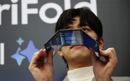 Samsung bất ngờ tung điện thoại gập ba đầu tiên, giá hơn 70 triệu đồng