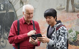 Giữa phố cổ Hà Nội, ống kính 'tây - ta' giao nhau: Hỗn độn nhưng cuốn hút