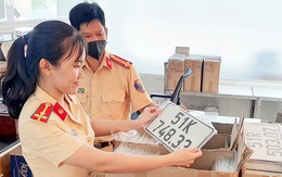 Đề xuất giảm 6 triệu đồng lệ phí cấp biển số ô tô tại Hà Nội và TP.HCM từ năm 2026