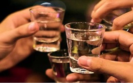 Một người tử vong, nhiều người nhập viện cấp cứu nghi do ngộ độc rượu