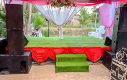 Tiệc cưới thì 'nếu em thôi anh con ta sẽ khổ', đám tang 'ôi vui quá xá là vui', hết biết nói gì luôn