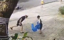 Làm rõ video người đàn ông xô ngã xe đạp điện, quất cây liên tục vào 3 cháu bé