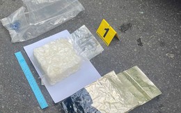 Vận chuyển 1kg hàng nghi là ma túy từ TP.HCM về Rạch Giá