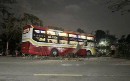 Bắt tạm giam tài xế xe khách lao vào nhóm người đang uống nước bên lề đường làm 2 người chết