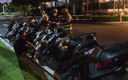 Cảnh sát xử lý hàng chục 'quái xế' nẹt pô trong khu đô thị Sala đêm Noel