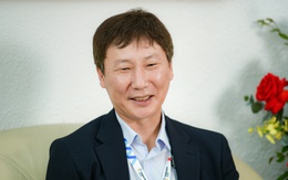 HLV Kim Sang Sik từng muốn độn thổ ở SEA Games 33