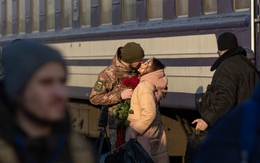 Ukraine ngừng ‘Chuyến tàu tình yêu’: Hồi kết của một biểu tượng nơi tiền tuyến?